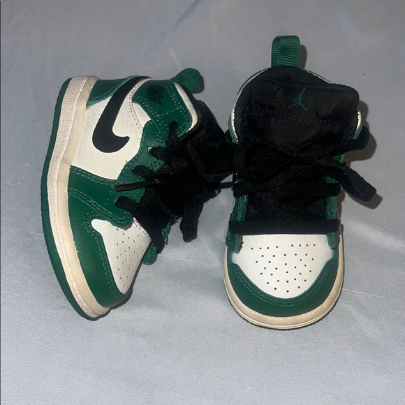 Jordan Kids Sneakers in Green and Black